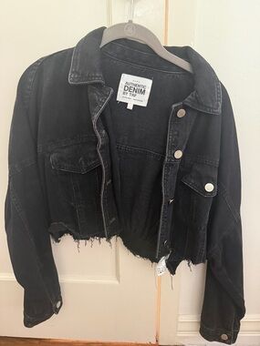 Zara Black Cropped Raw-Hem Denim Jacket